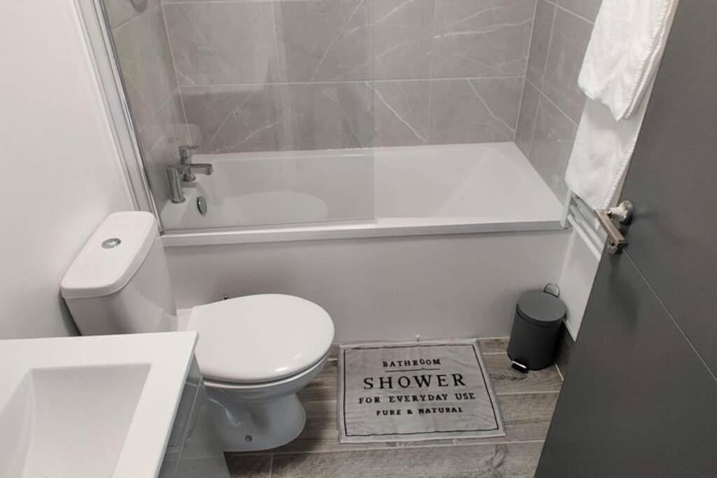 Apartment Brand New Designer In - Newsham Park L6 *