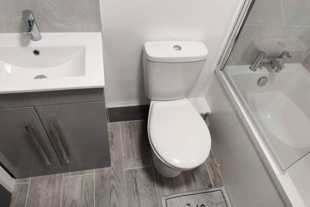 Apartment Brand New Designer In - Newsham Park L6 *
